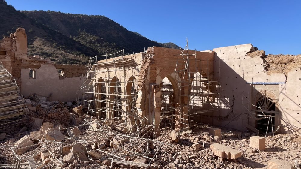 Restauration en cours de la Grande Mosquée de Tinmel